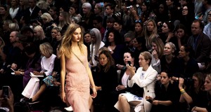 BURBERRY PRORSUM Primavera/Verão 2015 – LONDON FW – CORES VIBRANTES – VERSAO BRASILEIRA GISELE RASI
