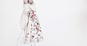 L’AIR DU TEMPS – EMMANUELLE ALT WEARING STROKE CASHMERE – ILLUSTRATED BY LAURA CUADROS